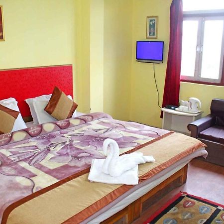 Norling Retreat Hotel Пелинг Екстериор снимка