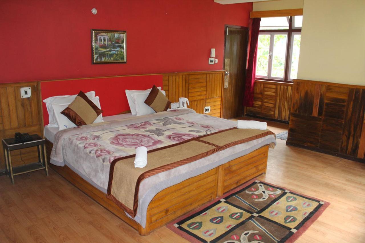 Norling Retreat Hotel Пелинг Екстериор снимка