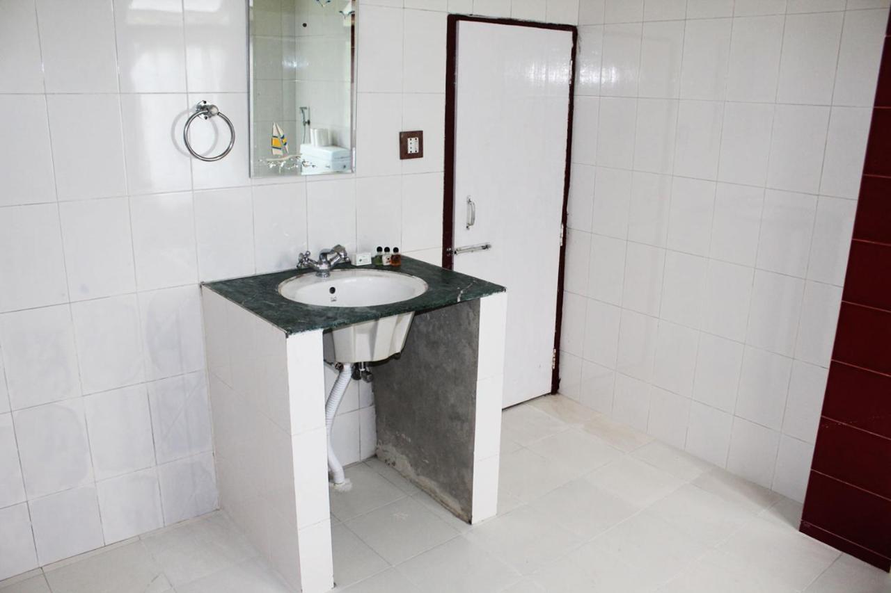 Norling Retreat Hotel Пелинг Екстериор снимка