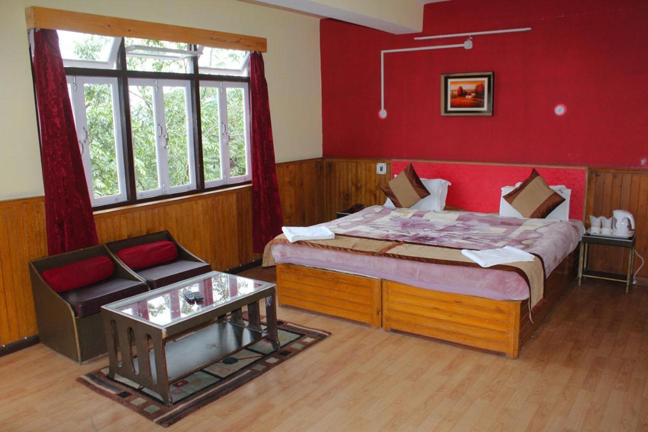 Norling Retreat Hotel Пелинг Екстериор снимка