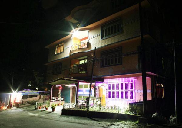 Norling Retreat Hotel Пелинг Екстериор снимка